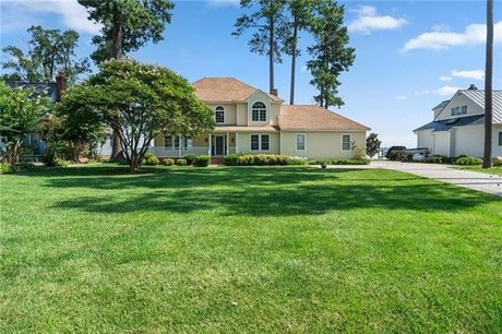 Enjoy the gorgeous Rappahannock River views from this spacious - Beach Home for sale in Urbanna, Virginia on Beachhouse.com