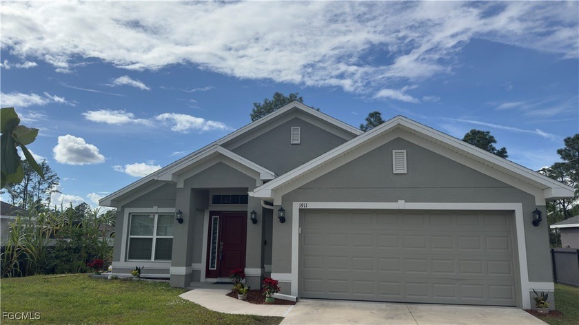 Welcome home! This charming 3-bedroom, 2-bath single-family - Beach Home for sale in Lehigh Acres, Florida on Beachhouse.com