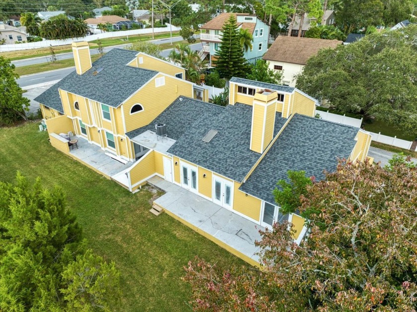 Exceptional Triplex overlooking a pond with in an incredible - Beach Home for sale in Seminole, Florida on Beachhouse.com