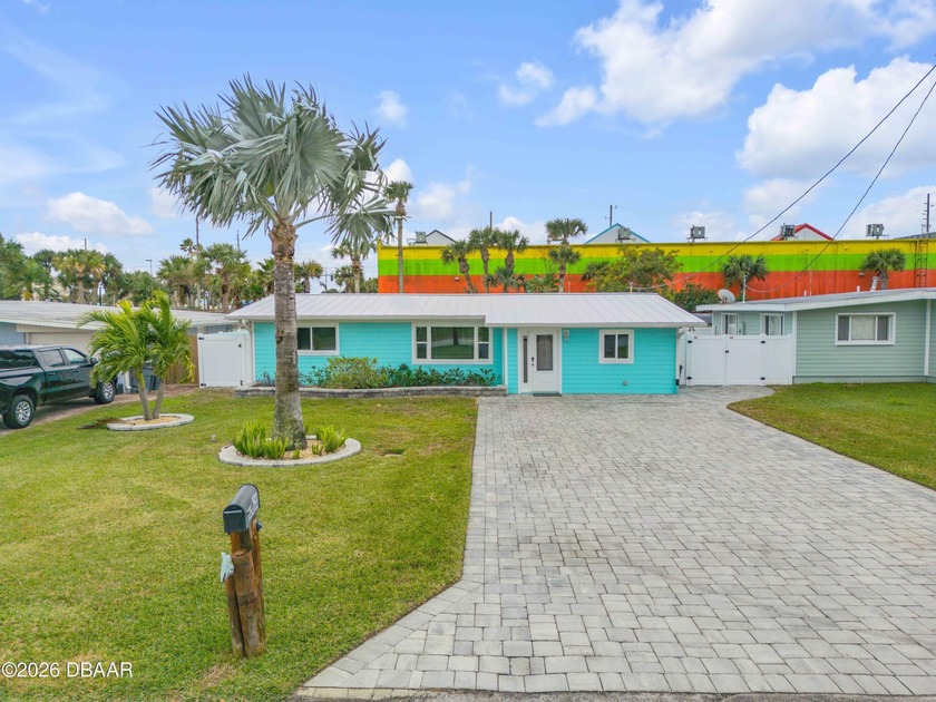 Pack your bags and don't forget the bathing suit! This adorable - Beach Home for sale in New Smyrna Beach, Florida on Beachhouse.com