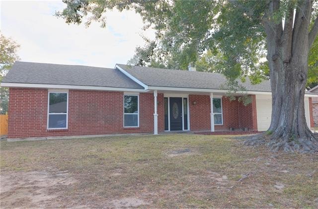 This 4-bedroom charmer on a corner lot in quiet Brookwood - Beach Home for sale in Slidell, Louisiana on Beachhouse.com