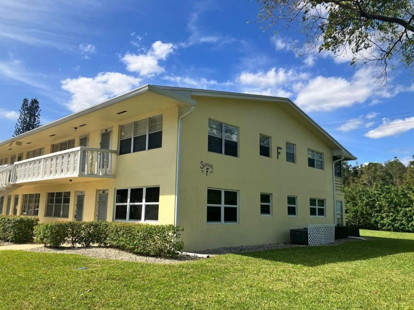 MOTIVATED SELLER! Spacious 1 bedroom, 1.5 bath corner unit - Beach Condo for sale in West Palm Beach, Florida on Beachhouse.com