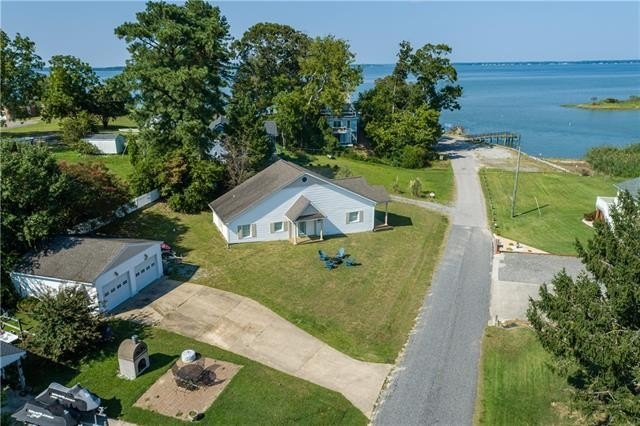 This delightful cottage offers stunning views of the - Beach Home for sale in Locust Hill, Virginia on Beachhouse.com