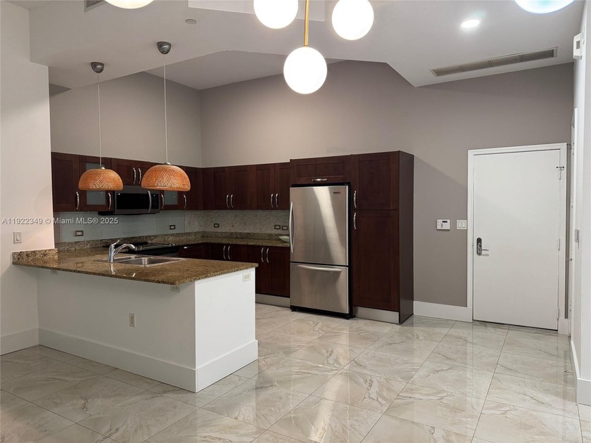 AMAZING LARGE 3 BEDS / 3 BATHS @ TURNBERRY VILLAGE, 1,702SF - Beach Condo for sale in Aventura, Florida on Beachhouse.com