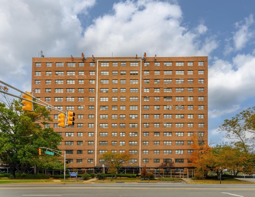 Enjoy easy living in this well-maintained 9th-floor condo at - Beach Condo for sale in Bayonne, New Jersey on Beachhouse.com