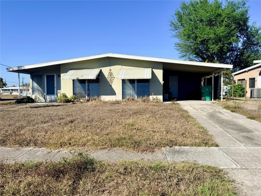 Great saltwater home just minutes to the harbor with one bridge - Beach Home for sale in Port Charlotte, Florida on Beachhouse.com