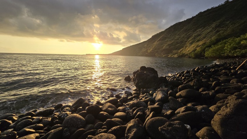Step into a rare piece of Hawaiian history. Nestled directly - Beach Home for sale in Captain Cook, Hawaii on Beachhouse.com