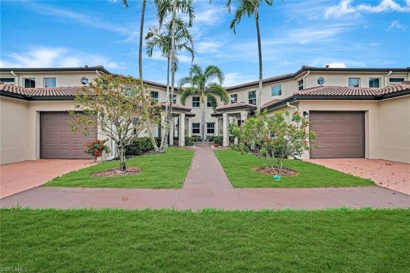ANOTHER DIAMOND IN THE ROUGH!!!!!  Located in Diamond Lake with - Beach Home for sale in Naples, Florida on Beachhouse.com