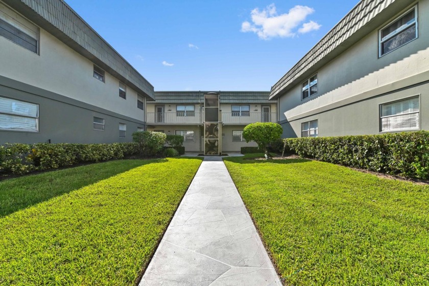 Settle down in this sunny and vibrant condominium located in the - Beach Condo for sale in Delray Beach, Florida on Beachhouse.com