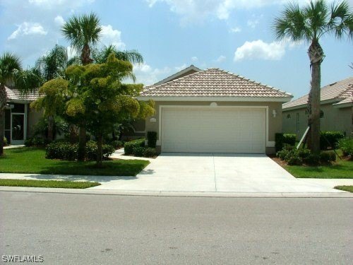 This is a FULLY FURNISHED TURNKEY GOLF MEMBERSHIP - single - Beach Home for sale in Fort Myers, Florida on Beachhouse.com
