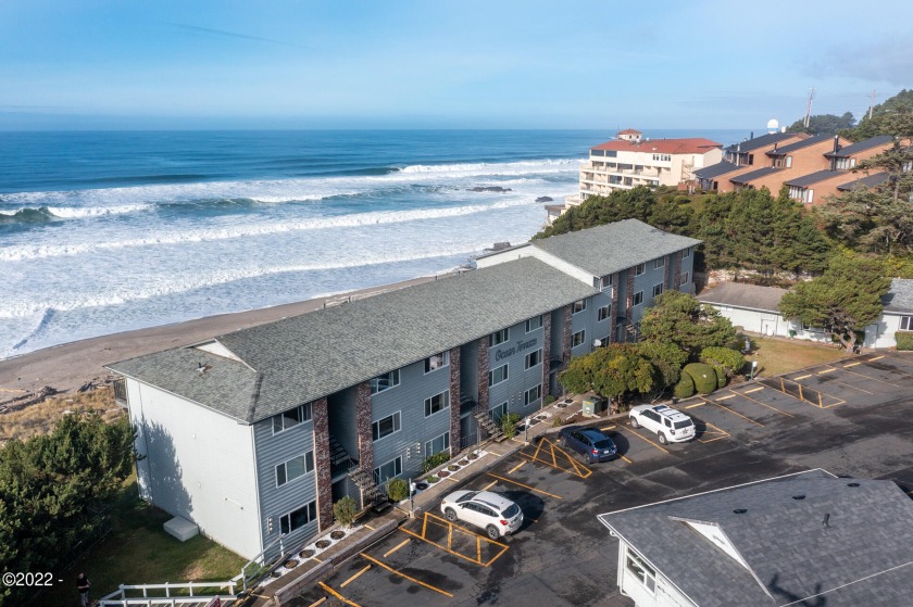 Great opportunity to own this Oceanfront Condo on the beautiful - Beach Condo for sale in Lincoln City, Oregon on Beachhouse.com