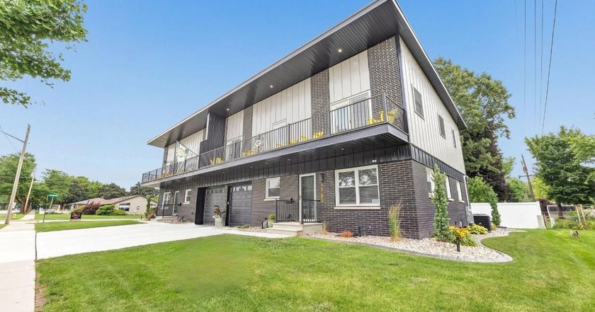 Experience the ultimate fusion of football and luxury! A total - Beach Condo for sale in Green Bay, Wisconsin on Beachhouse.com