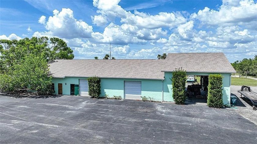 CAR LOVERS DELIGHT! FLEXIBLE COMMERCIAL SPACE! This versatile - Beach Commercial for sale in Punta Gorda, Florida on Beachhouse.com
