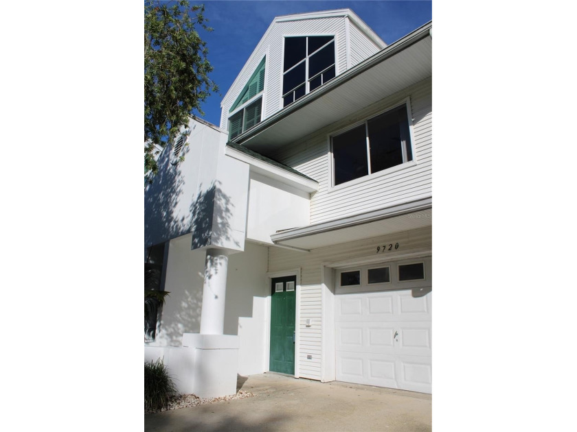 REDUCED!!! LOWEST PRICE IN THE BEAUTIFUL TARA CAY COMMUNITY - Beach Townhome/Townhouse for sale in Seminole, Florida on Beachhouse.com