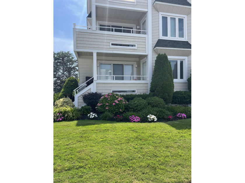 Location is key and what makes this COASTLINE CONDOMINIUM UNIT - Beach Condo for sale in Avalon, New Jersey on Beachhouse.com
