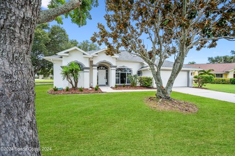 PRICED TO SELL! - Walk to Suntree Elemenary- MUST SEE lakefront - Beach Home for sale in Melbourne, Florida on Beachhouse.com