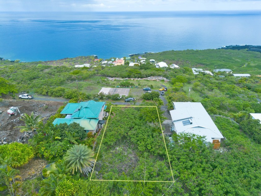 Welcome to your slice of paradise! Nestled in the desirable Kona - Beach Lot for sale in Captain Cook, Hawaii on Beachhouse.com