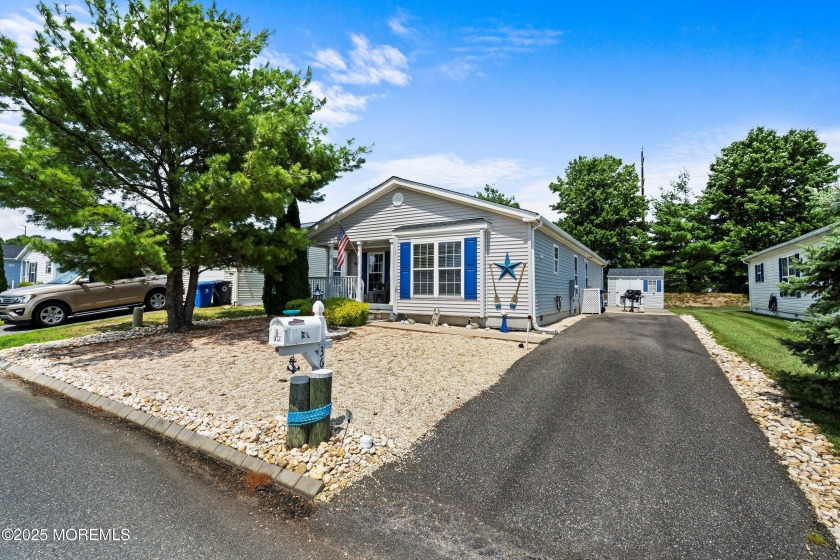 This beautifully maintained 2 bedroom 2 bathroom home is located - Beach Home for sale in Manahawkin, New Jersey on Beachhouse.com