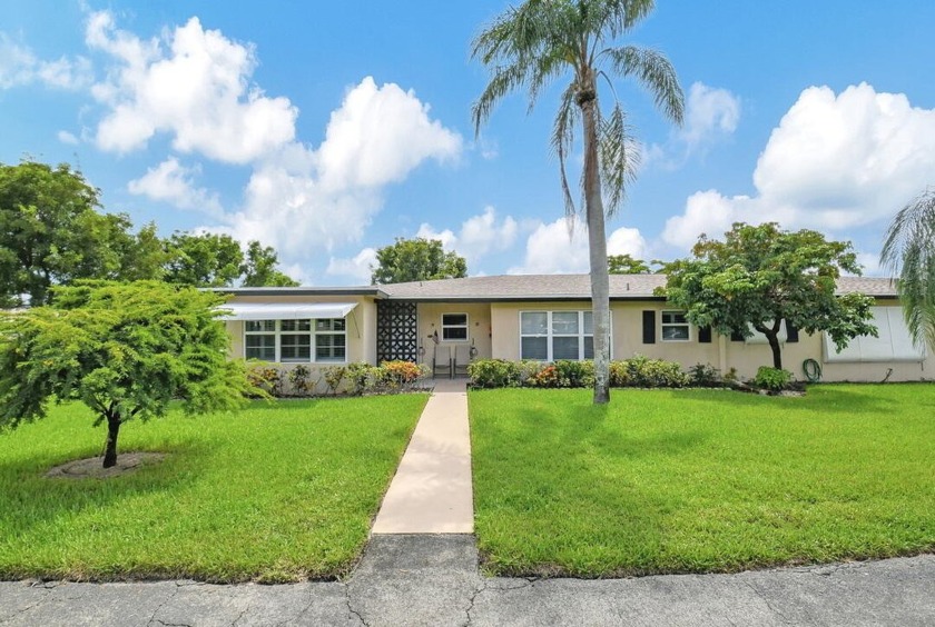 WARM & INVITING, SPACIOUS END UNIT CONDO NEWER IMPACT WINDOWS IN - Beach Condo for sale in Delray Beach, Florida on Beachhouse.com