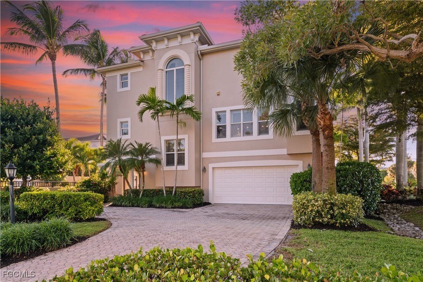 Charming end-unit 3-bedroom, 3-bath attached villa in the - Beach Condo for sale in Naples, Florida on Beachhouse.com