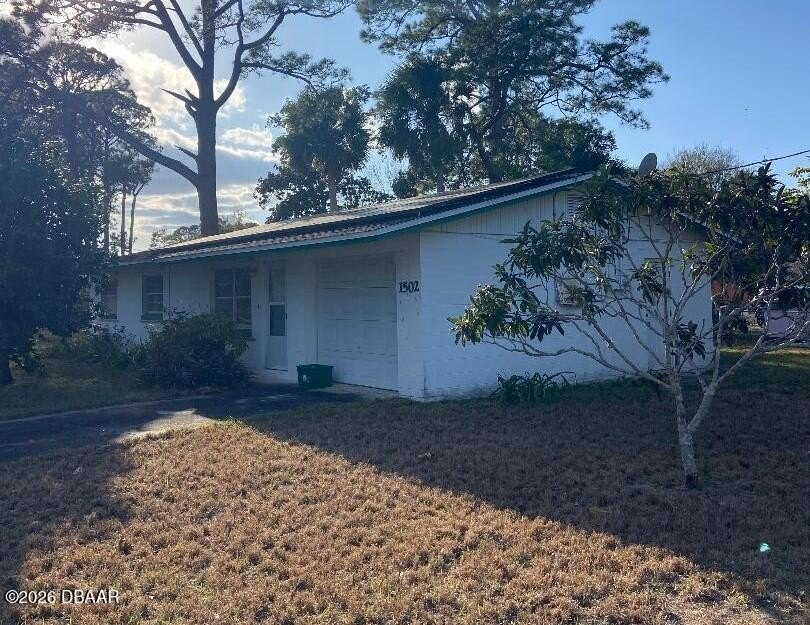 Great location in the heart of Holly Hill, nice corner lot on a - Beach Home for sale in Holly Hill, Florida on Beachhouse.com