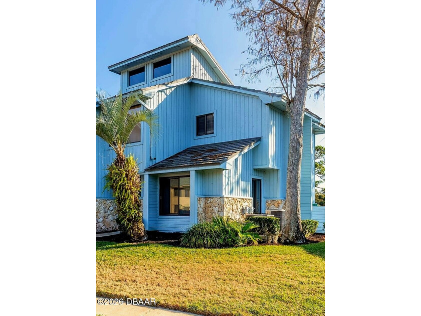 Lovely Pelican Bay first-floor condo, featuring 2 bedrooms and 2 - Beach Condo for sale in Daytona Beach, Florida on Beachhouse.com