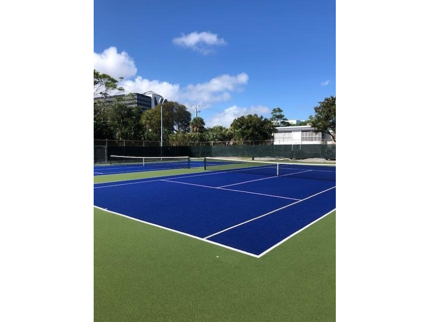 Well maintained 1 bedroom, 1.5 bath condo in very desirable - Beach Condo for sale in Fort Lauderdale, Florida on Beachhouse.com