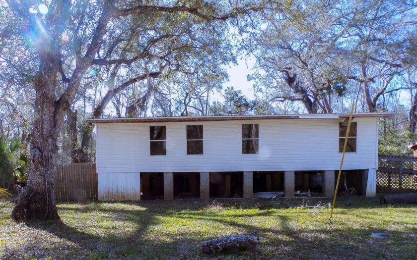 CALLING ALL ANGLERS (CLOSE TO THE GULF) LOTS OF POTENTIAL- This - Beach Home for sale in Steinhatchee, Florida on Beachhouse.com