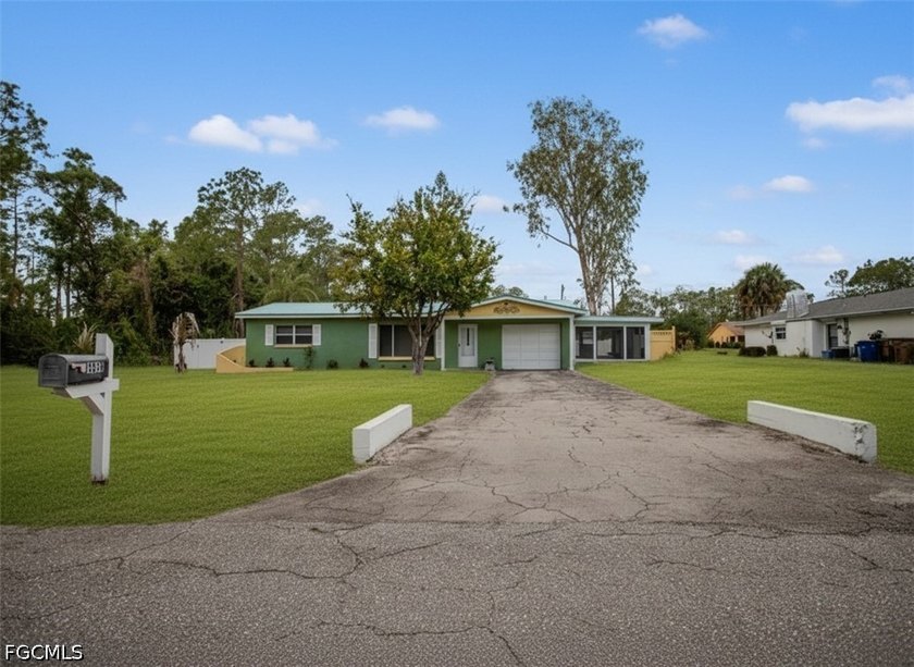 WOW-rare 1+/- acre homesite in the heart of Lehigh! This - Beach Home for sale in Lehigh Acres, Florida on Beachhouse.com