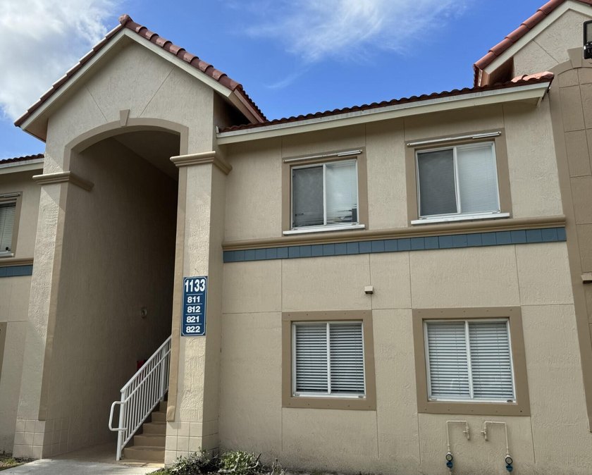 NEWLY RENOVATED KITCHEN. UPDATED BATHROOMS. NEW WINDOW - Beach Condo for sale in West Palm Beach, Florida on Beachhouse.com