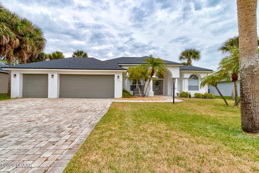 Beautifully updated pool home located in the desirable Riverwood - Beach Home for sale in Port Orange, Florida on Beachhouse.com
