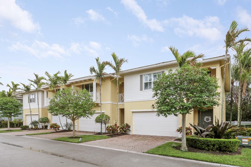 Step into this beautifully maintained 3-bedroom, 2.5-bathroom - Beach Townhome/Townhouse for sale in Palm Beach Gardens, Florida on Beachhouse.com