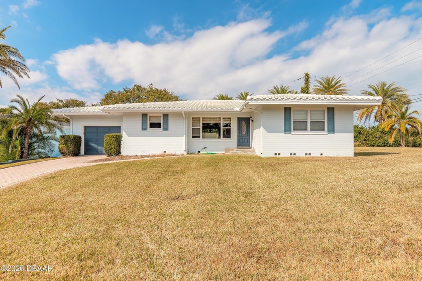 This charming 2-bedroom, 2 1/2-bath home beautifully blends - Beach Home for sale in Daytona Beach, Florida on Beachhouse.com