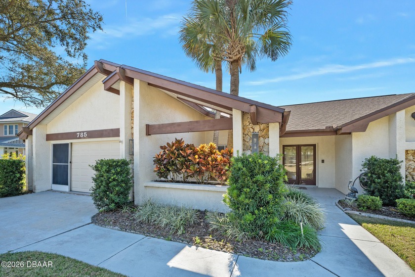 Looking for WATERFRONT living? Spacious 3 bedroom, 2 bath split - Beach Home for sale in Port Orange, Florida on Beachhouse.com