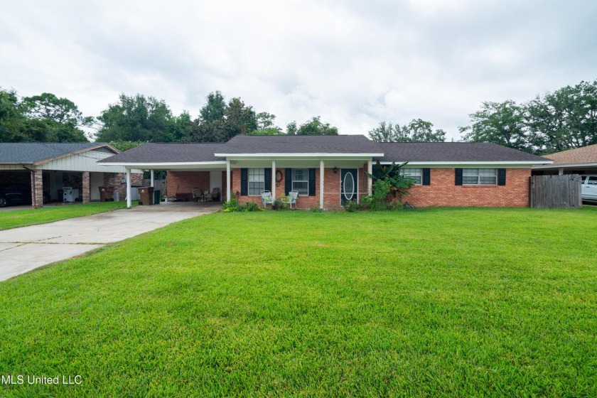 This 3 bedroom 2 bath brick home is close to the beach and - Beach Home for sale in Long Beach, Mississippi on Beachhouse.com