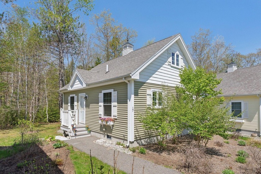 Charming 2-Bedroom Seasonal Cottage Near Goose Rocks Beach. 
 - Beach Condo for sale in Kennebunkport, Maine on Beachhouse.com