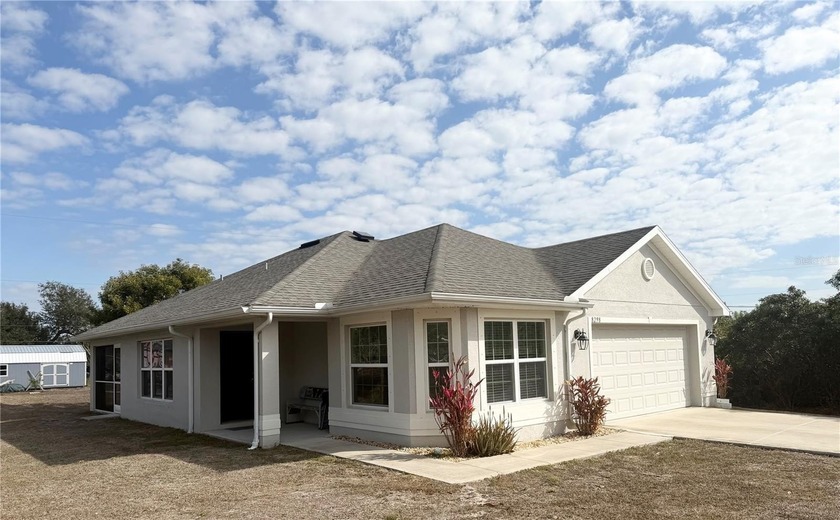 Welcome to this charming 3-bedroom, 2-bath split floor plan home - Beach Home for sale in North Port, Florida on Beachhouse.com