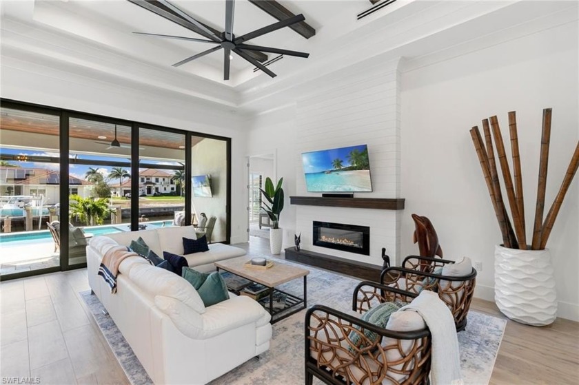 Move-in Ready Luxury Waterfront Living! Discover paradise in - Beach Home for sale in Marco Island, Florida on Beachhouse.com
