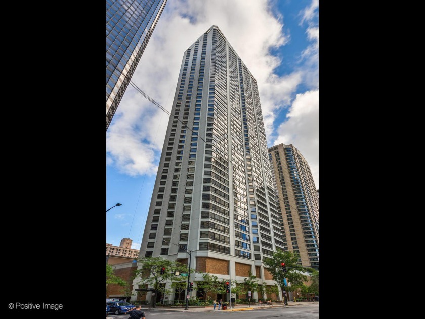 Beautiful and spacious north-facing, 2 Bed + 2 Bath condo in the - Beach Home for sale in Chicago, Illinois on Beachhouse.com