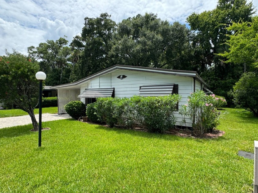 Pet friendly, gated, 55+ land-lease community.  This 1991 - Beach Home for sale in Ormond Beach, Florida on Beachhouse.com