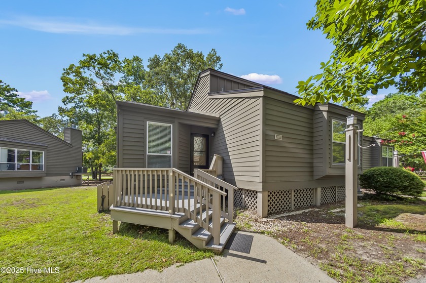 Resort community living is waiting for you. This 2bd/2ba condo - Beach Condo for sale in New Bern, North Carolina on Beachhouse.com