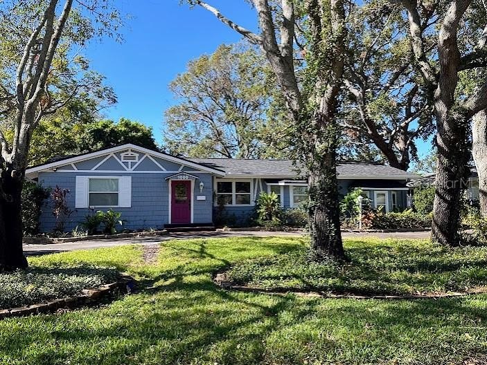 Charming Home nestled in one of St. Petersburg's most - Beach Home for sale in St. Petersburg, Florida on Beachhouse.com