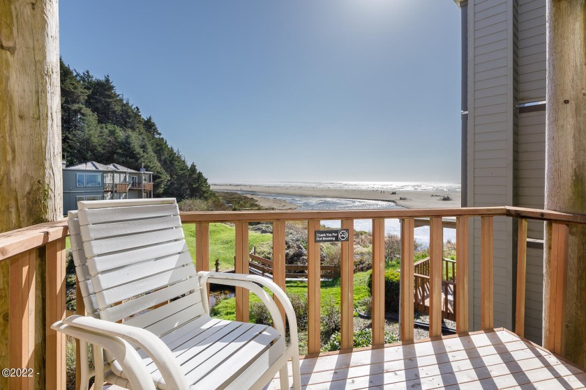 OCEANFRONT vacation rental opportunity in Newport! Large - Beach Condo for sale in Newport, Oregon on Beachhouse.com