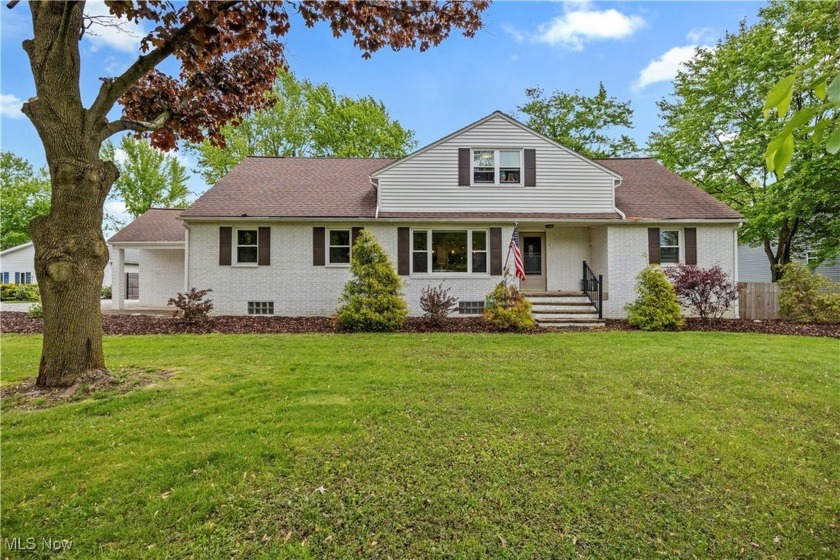 Come visit this beautifully updated, sprawling bungalow.  The - Beach Home for sale in Avon Lake, Ohio on Beachhouse.com