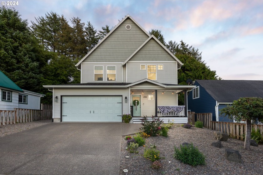 Don't miss out on this fully furnished, turn-key beach home in - Beach Home for sale in Lincoln City, Oregon on Beachhouse.com