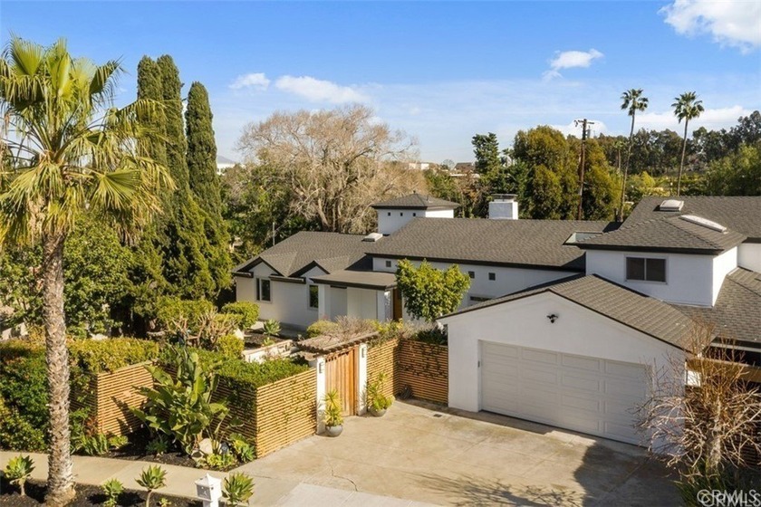 One of the largest single-level lots in Newport Beach with rare - Beach Home for sale in Newport Beach, California on Beachhouse.com