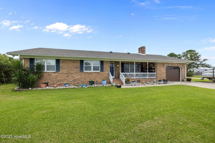 This brick ranch on a quiet cul de sac is ready for its new - Beach Home for sale in Harkers Island, North Carolina on Beachhouse.com