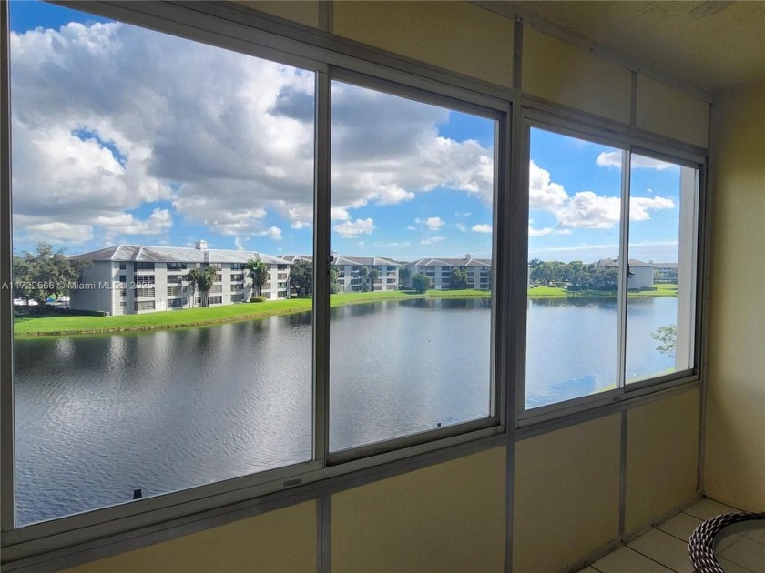 Clean and very spacious apartment with beautiful views of water - Beach Condo for sale in Davie, Florida on Beachhouse.com