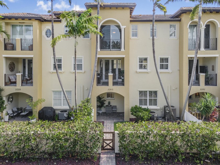 WOW, WALK TO THE BEACH IN 3 MINUTES! HERE IS THE STYLISH 3 - Beach Townhome/Townhouse for sale in Pompano Beach, Florida on Beachhouse.com