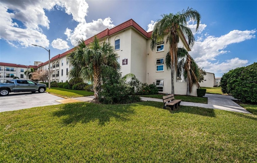 Nestled in the heart of the beloved coastal town of Dunedin with - Beach Condo for sale in Dunedin, Florida on Beachhouse.com